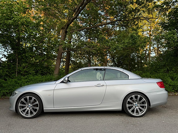 BMW 320i 4 of 11