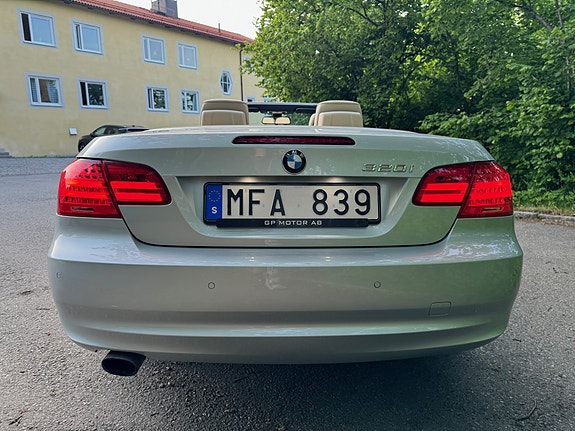 BMW 320i 6 of 11