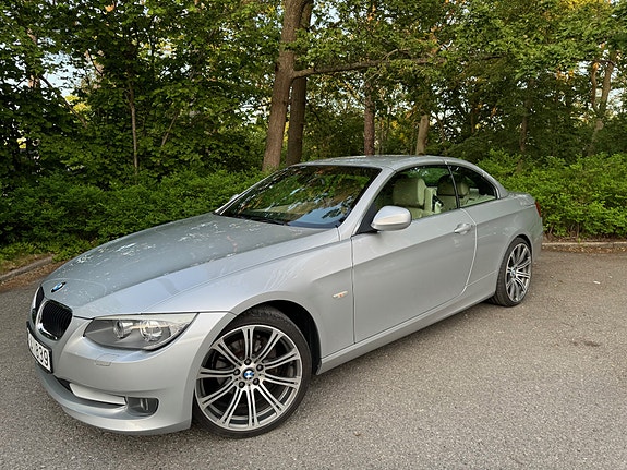 BMW 320i 2 of 11