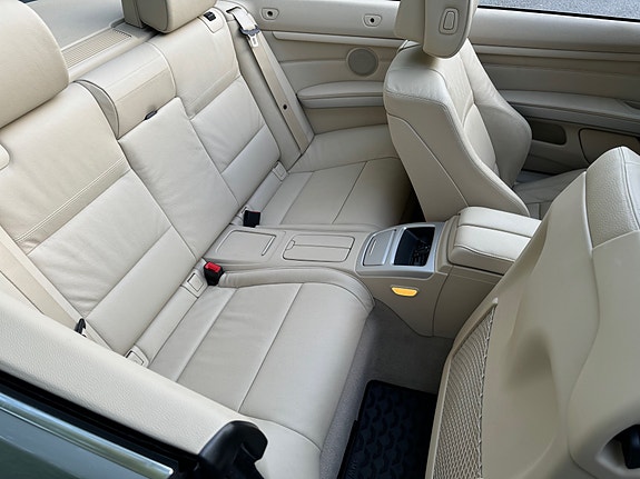 BMW 320i 10 of 11