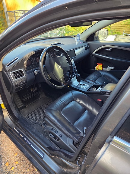 Volvo XC70 3 of 4