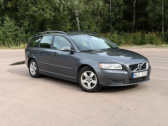 Volvo V50 2 of 12