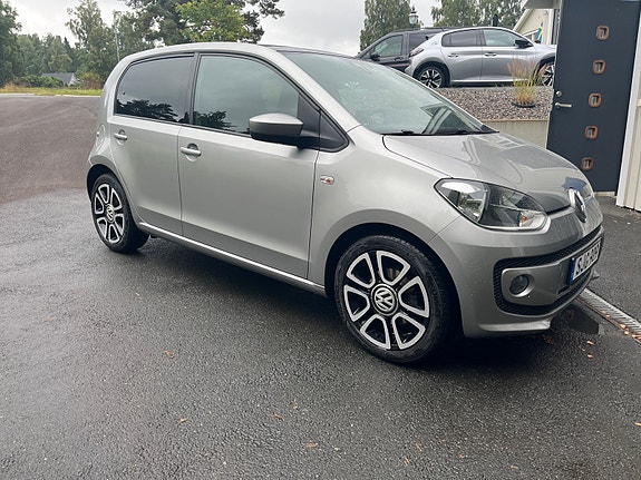 Volkswagen UP! 2 of 14