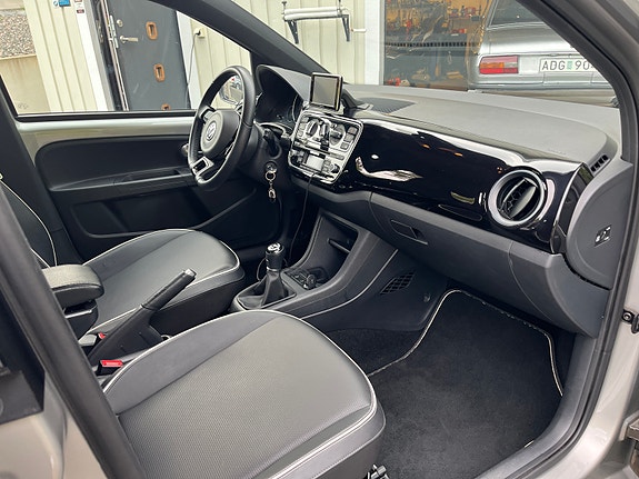 Volkswagen UP! 10 of 14