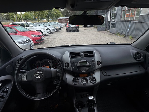 Toyota RAV4 5 of 5