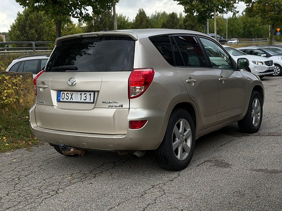 Toyota RAV4 3 of 5