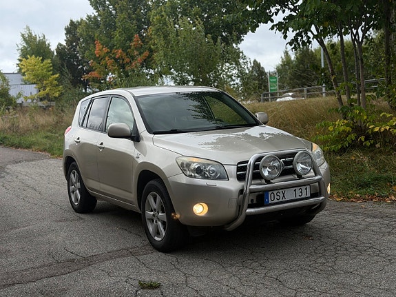 Toyota RAV4 2 of 5