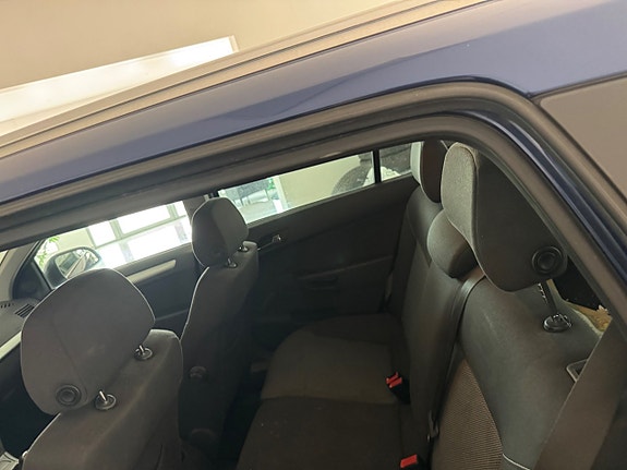 Opel Astra 5 of 6