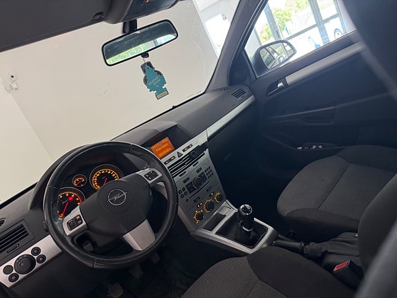 Opel Astra 6 of 6
