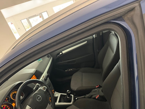 Opel Astra 4 of 6