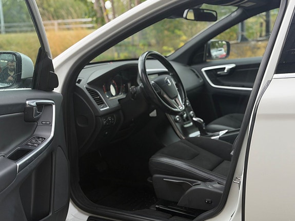 Volvo XC60 5 of 7