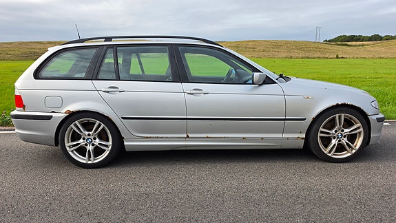 BMW 330i 2 of 10