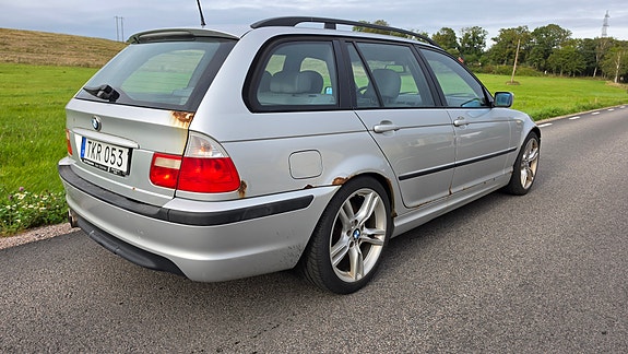 BMW 330i 3 of 10