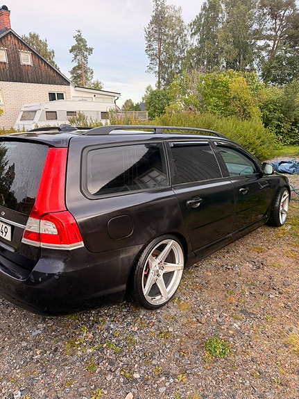 Volvo V70 3 of 6