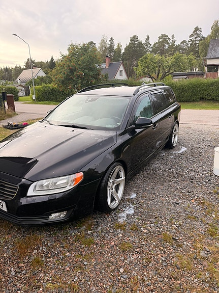 Volvo V70 2 of 6
