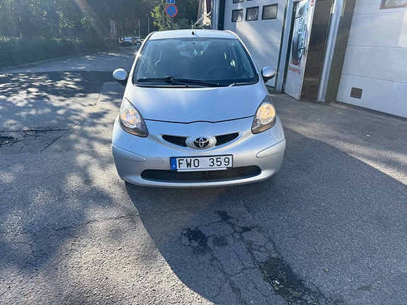 Toyota Aygo 2 of 7