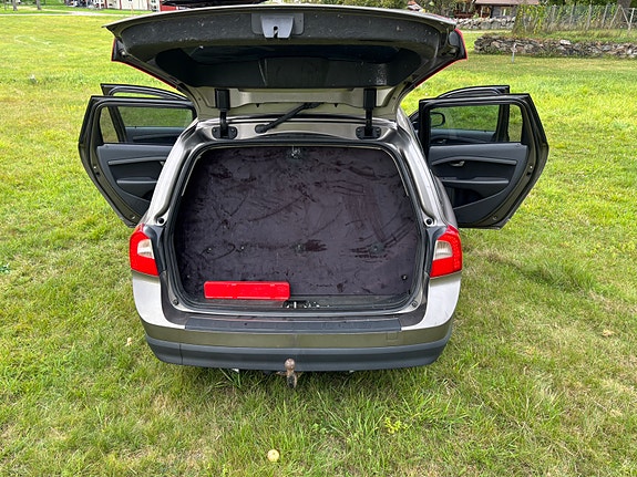 Volvo V70 7 of 12