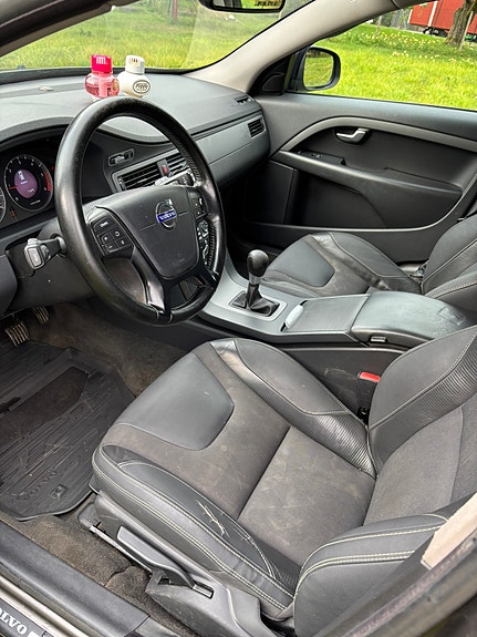 Volvo V70 8 of 12