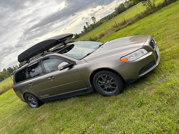Volvo V70 2 of 12