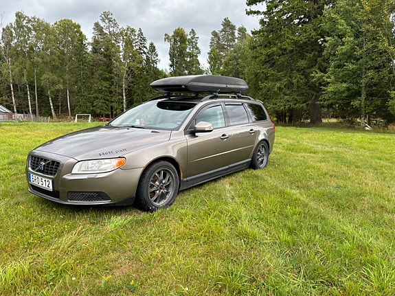 Volvo V70 4 of 12