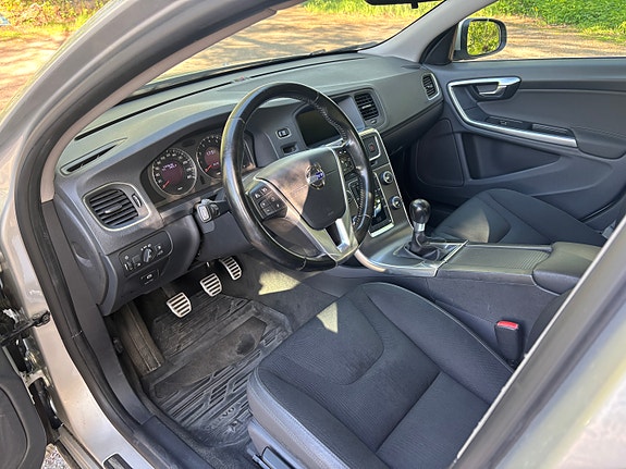 Volvo S60 3 of 5