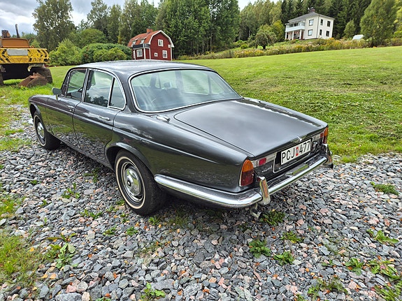Jaguar XJ 3 of 14