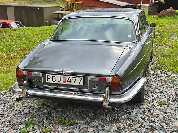Jaguar XJ 4 of 14
