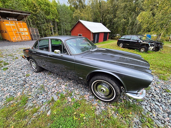 Jaguar XJ 5 of 14