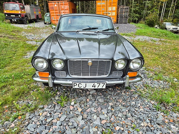 Jaguar XJ 7 of 14
