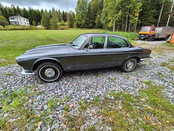 Jaguar XJ 2 of 14