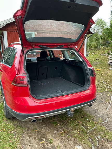 Volkswagen Golf Alltrack 3 of 4