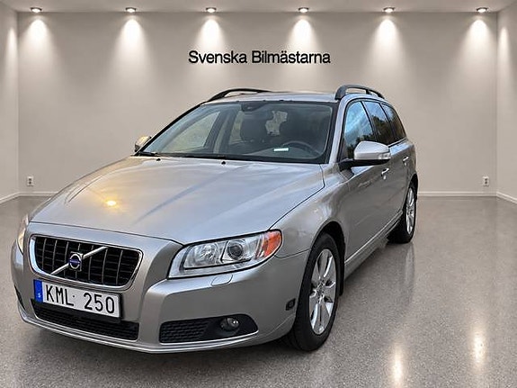 Volvo V70 2 of 18