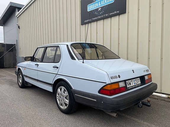 Saab 900 3 of 7
