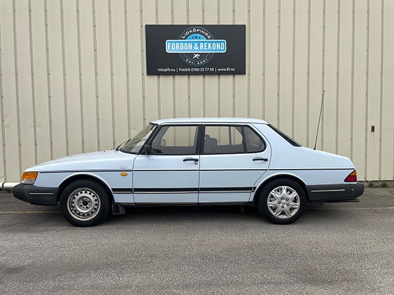 Saab 900 2 of 7