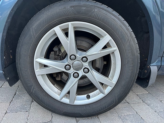 Audi Q3 2 of 14