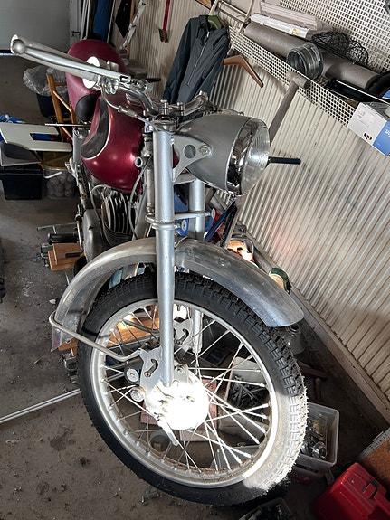 Husqvarna Silverpilen 2 of 2