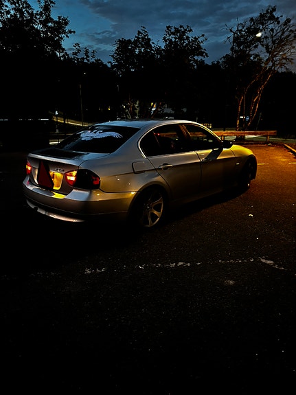 BMW 325i 4 of 7