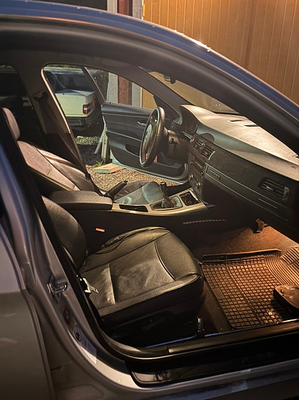 BMW 325i 5 of 7