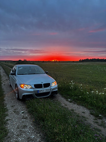 BMW 325i 2 of 7