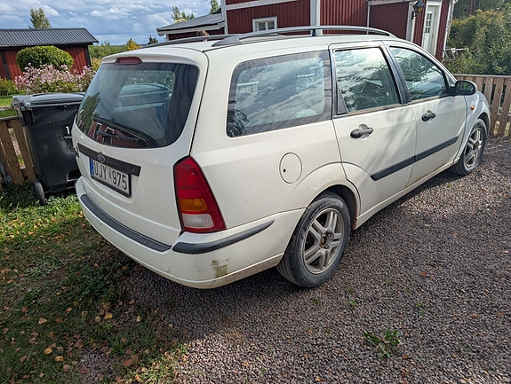 Ford Focus 2 of 10