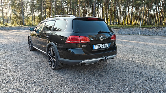 Volkswagen Passat Alltrack 3 of 8