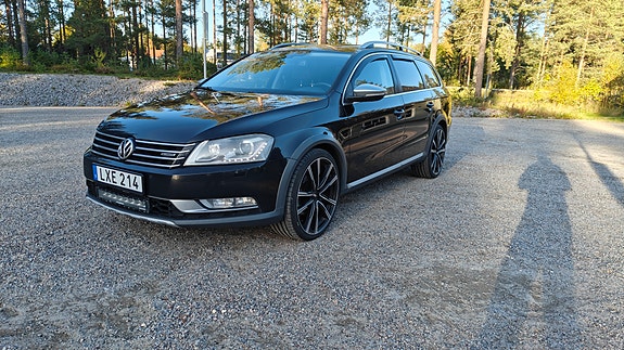 Volkswagen Passat Alltrack 2 of 8