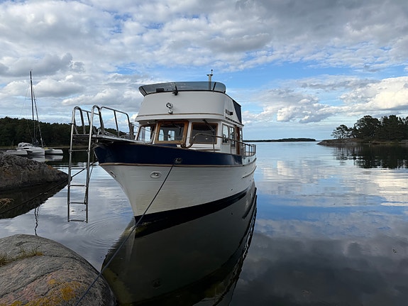 Sommarhus på havet | Trawler för långfärd 2 of 16