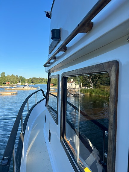 Sommarhus på havet | Trawler för långfärd 4 of 16