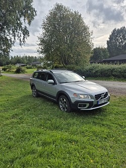 Volvo XC70 2 of 6