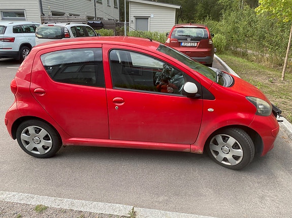 Toyota Aygo 3 of 10