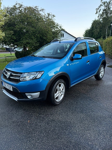Dacia Sandero Stepway 2 of 9