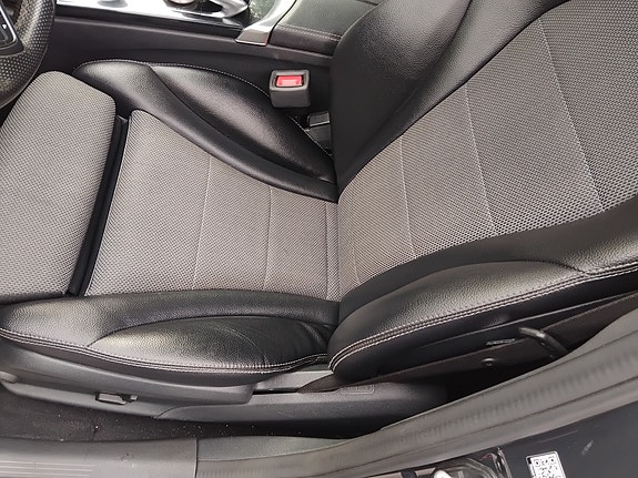 Mercedes-Benz C220 5 of 11