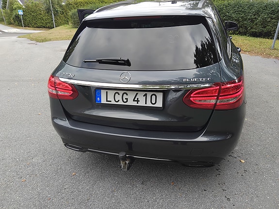 Mercedes-Benz C220 3 of 11