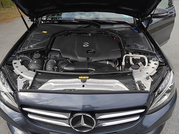 Mercedes-Benz C220 8 of 11